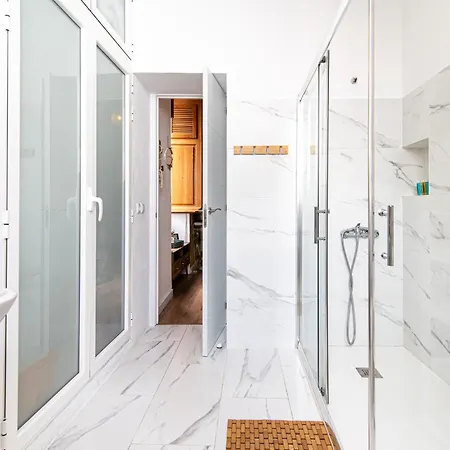 Home2book Chic & Stylish Escape Apartment *