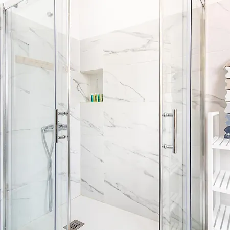 Home2book Chic & Stylish Escape Apartment *